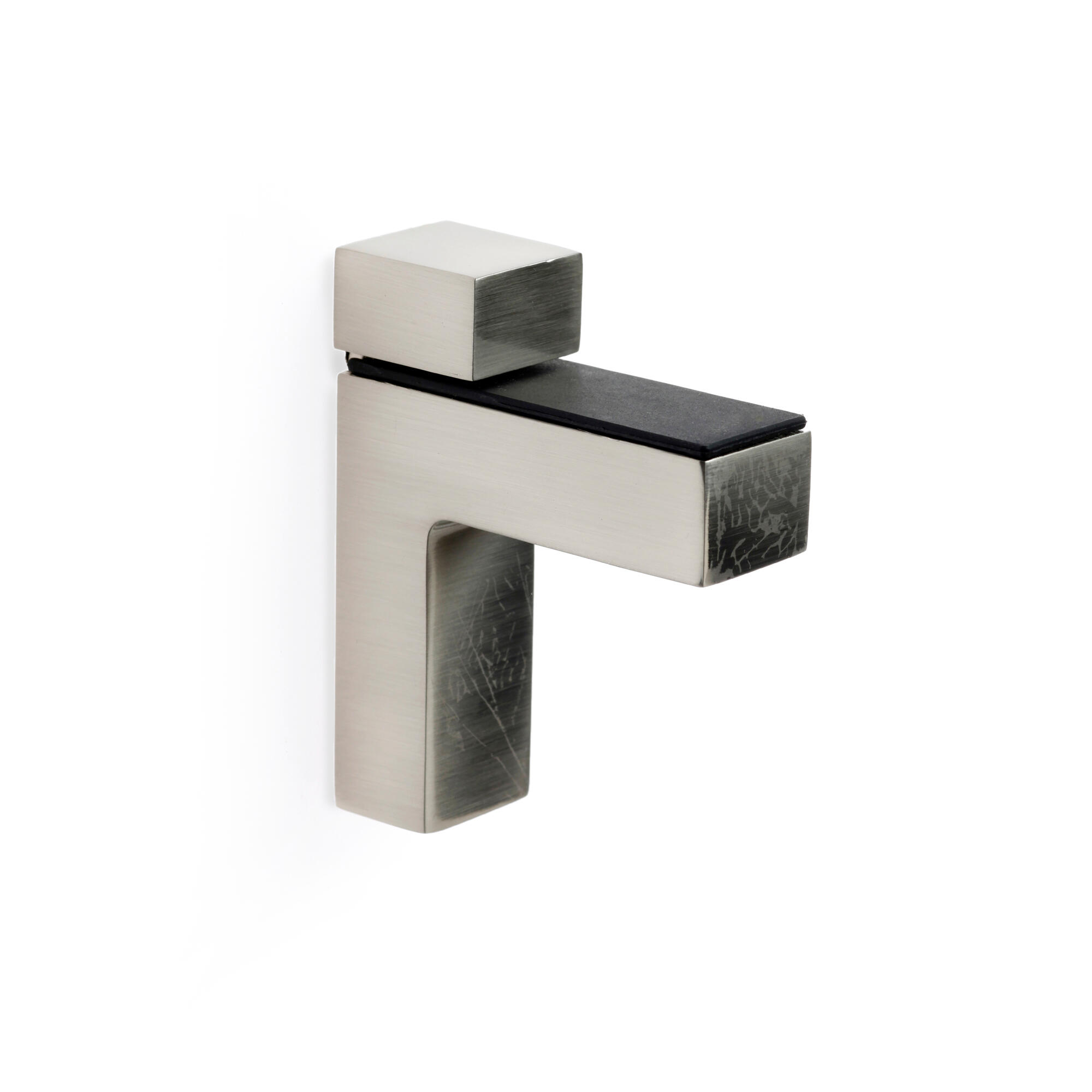 1 porta estante niquel sat. de 25x84mm fabricado en zamak